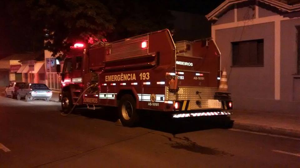 Casa usada por usuários de drogas pega fogo na Paulista
