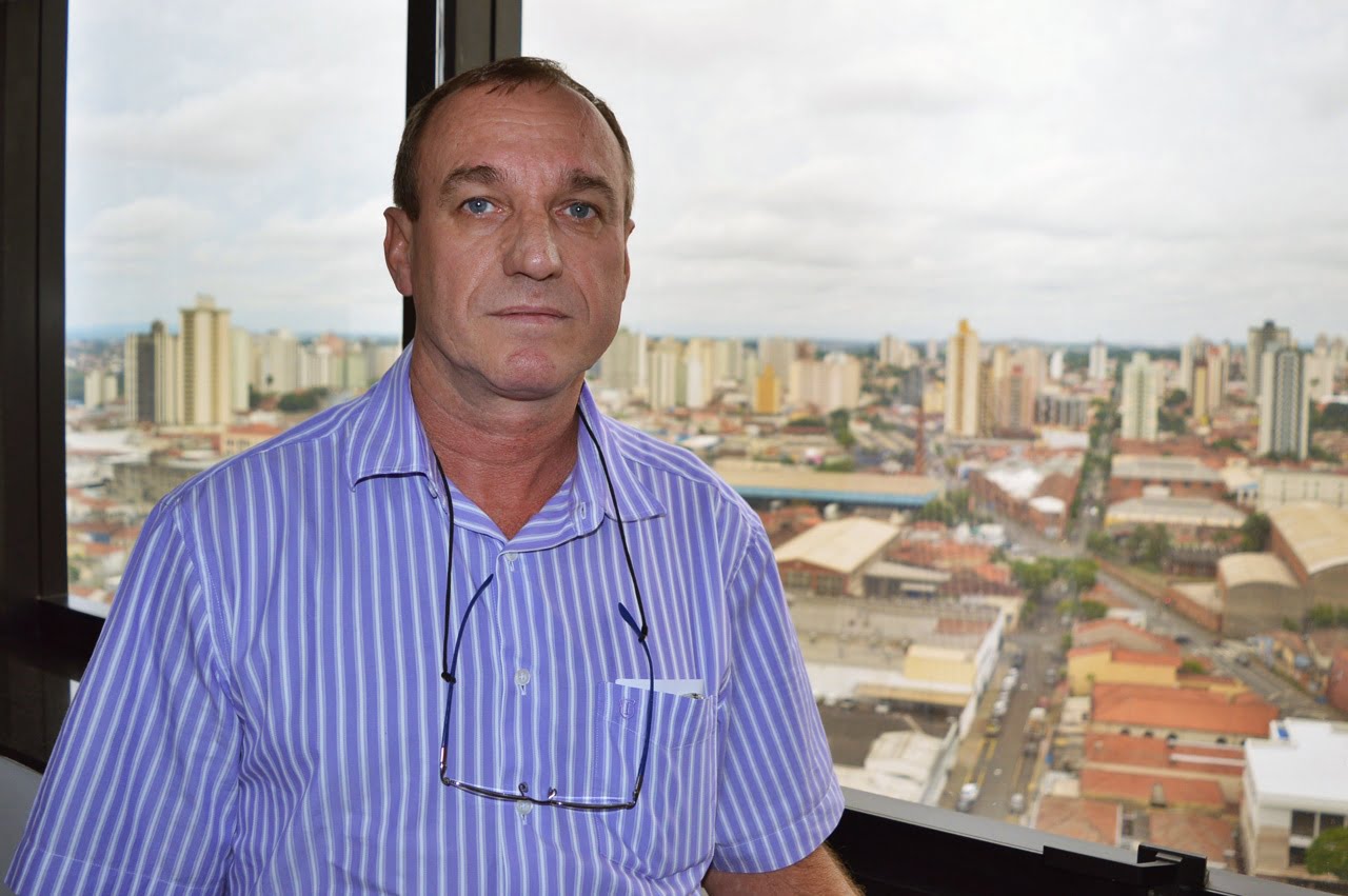 Queda do dólar e medidas do novo governo atrapalham a indústria de máquinas