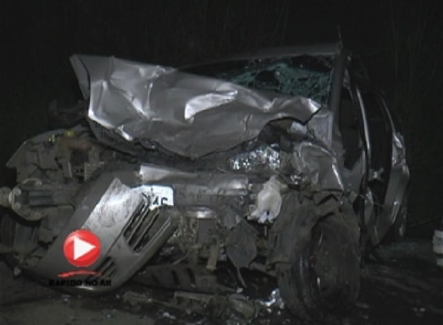 Dois homens e uma criança de sete anos morrem em grave acidente de carros