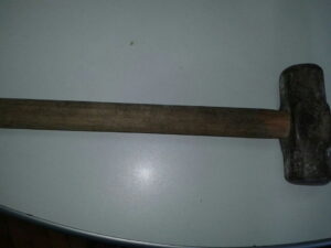 Marreta teria sido usada no crime. Foto: Valter Martins / Piracicaba em Alerta