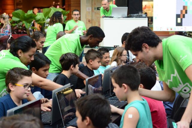 Youtubers e oficinas gratuitas agita as férias no Parque D. Pedro Shopping