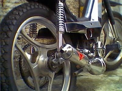 Garoto pega fogo em acidente na Avenida Dois Córregos, em Piracicaba