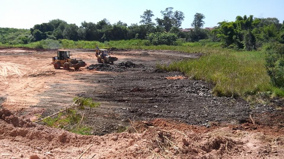 Obra onde haveria nascente é embargada pela Prefeitura