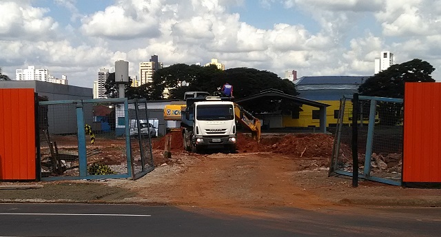 Antigo Clube Atlético é demolido para dar lugar a supermercado e condomínio em Piracicaba