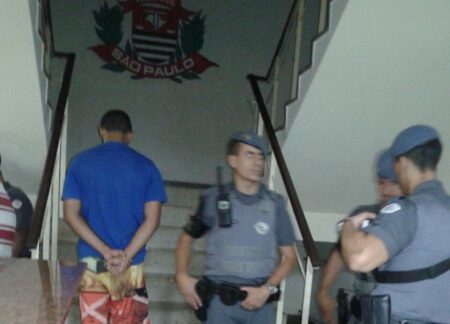 Padrasto perde a cabeÃ§a ao saber que adolescente plantou maconha no quintal da casa - Foto: Valter Martins / Piracicaba em Alerta