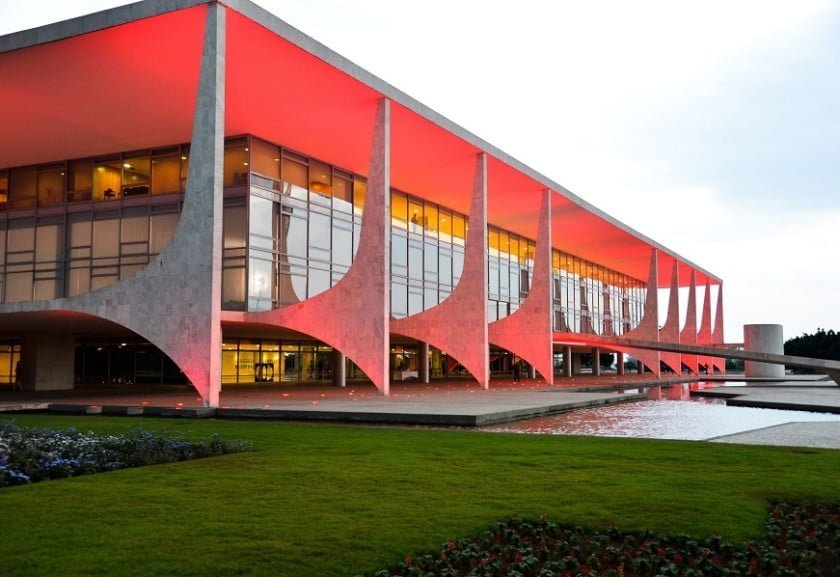 Partidos têm até a tarde desta segunda-feira para indicar comissão do impeachment