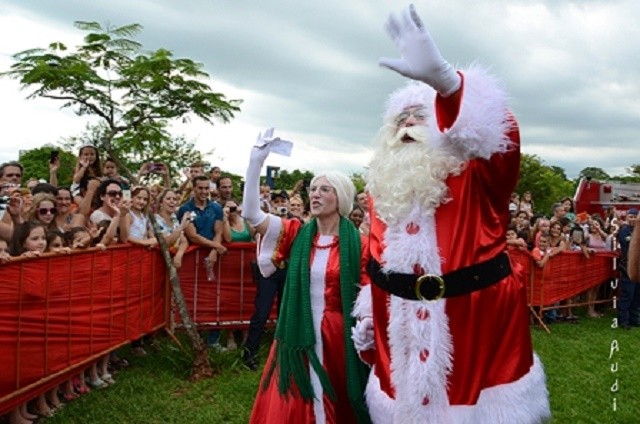 Chegada do Papai e Mamãe Noel, no Parque da Rua do Porto; temporada 2014 - Foto: Silvia Audi