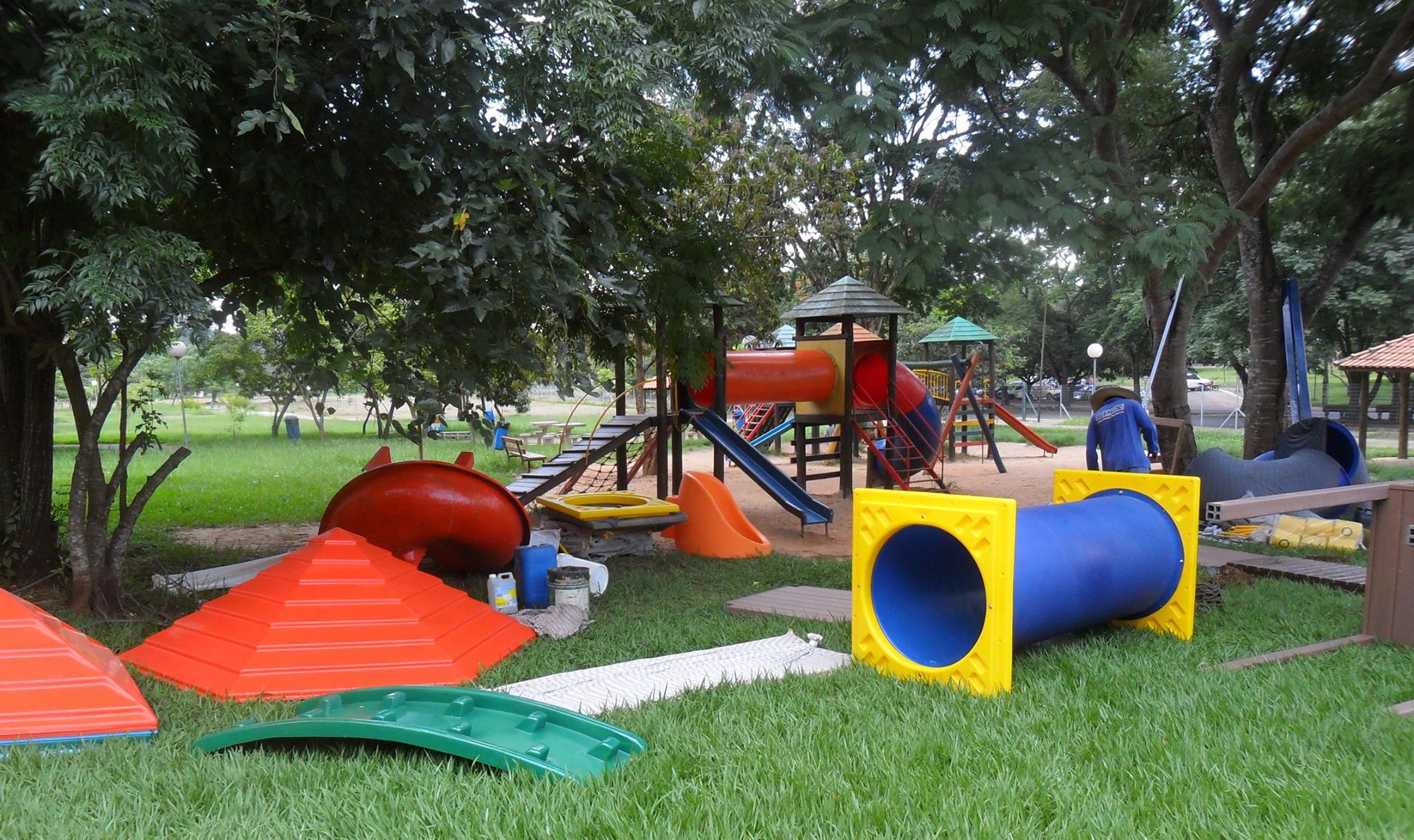 Rua do Porto, em Piracicaba, ganha novo parquinho para as crianças; valor gera revolta