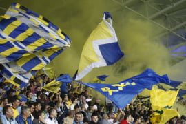 Goleiro morde o braço de rival em jogo na Romênia