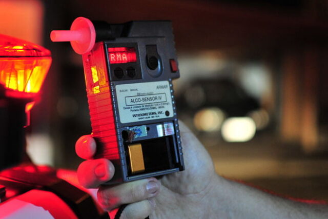 Em péssimo dia, bêbado acaba no ‘xadrez’