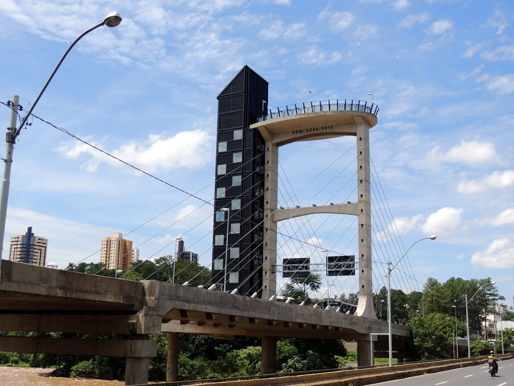 Com dívidas, mulher tenta se jogar de ponte em Piracicaba