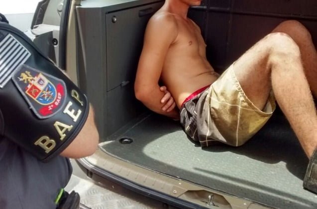 Ladrão pula de caminhão em movimento para tentar fugir da polícia