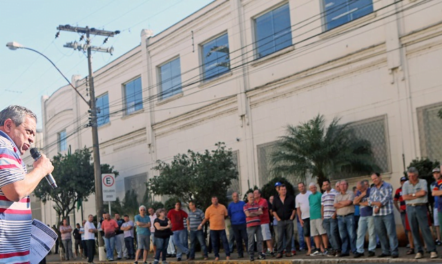 Ex-trabalhadores fazem novo protesto contra a Dedini e pedem pagamentos