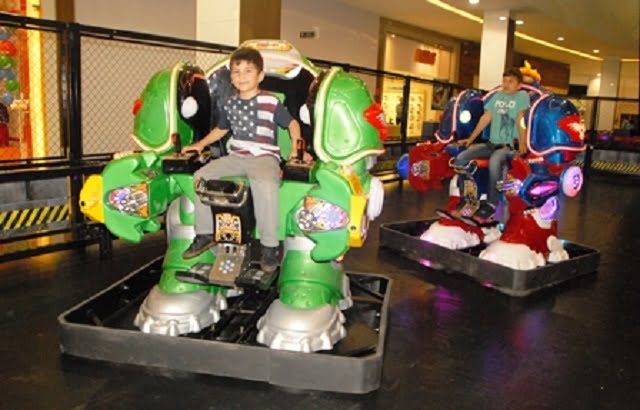 Batalha de robôs gigantes é atração no Shopping Piracicaba