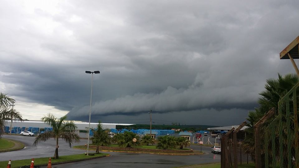 Chuva provoca alagamentos em Rio Claro
