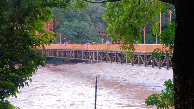 Depois de quase entrar em emergência, nível do rio Piracicaba desce