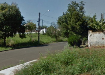 Rapaz escondia as drogas em Ã¡rea verde no bairro Santa Rosa - Foto: Google Maps