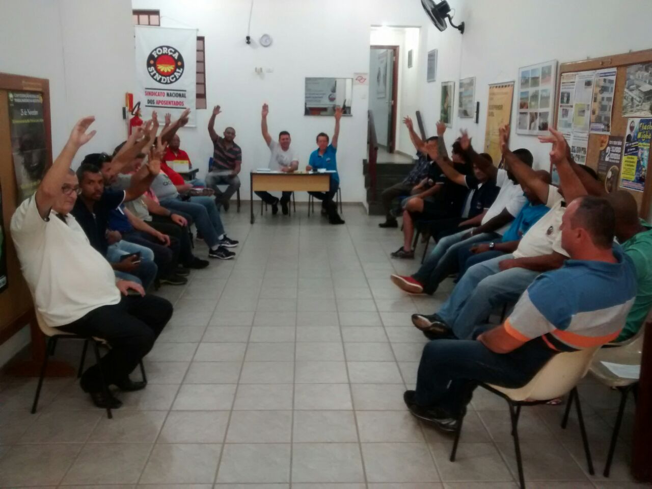 Papeleiros aprovam pauta de reivindicações com pedido de aumento real e garantia de emprego