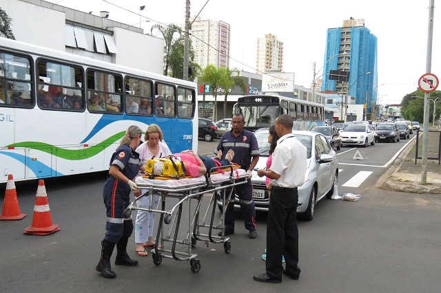 Idosa é atropelada no centro de Piracicaba
