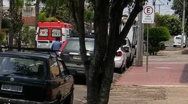 Transtornado, homem invade igreja com facão em Piracicaba