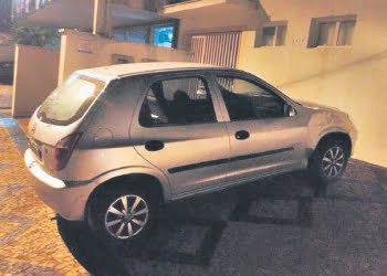 Carro foi abandonado em rodovia - Foto: Divulgação