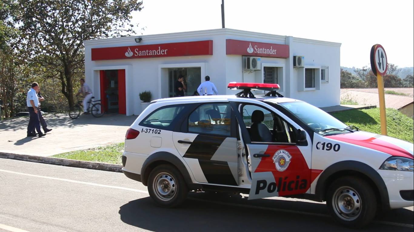 Tentativa de roubo a banco em Rio Claro termina em troca de tiros