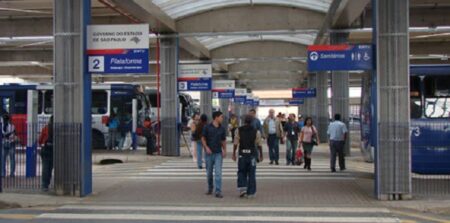 Morador de rua morre após levar facada nas costas em terminal de Campinas