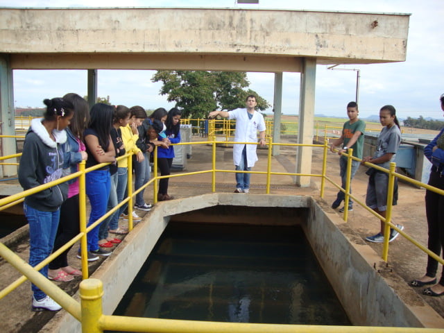 Jovens visitam Estação de Tratamento de Água