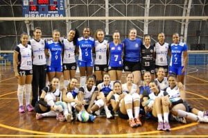 Vôlei feminino estréia com vitória expressiva sobre atual campeão da Superliga B